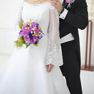 свадебные наряды -невесте платье, жениху смокинг и фрак