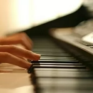 Уроки игры на синтезаторе/фортепиано