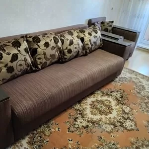 Продам недорого диван с креслом 
