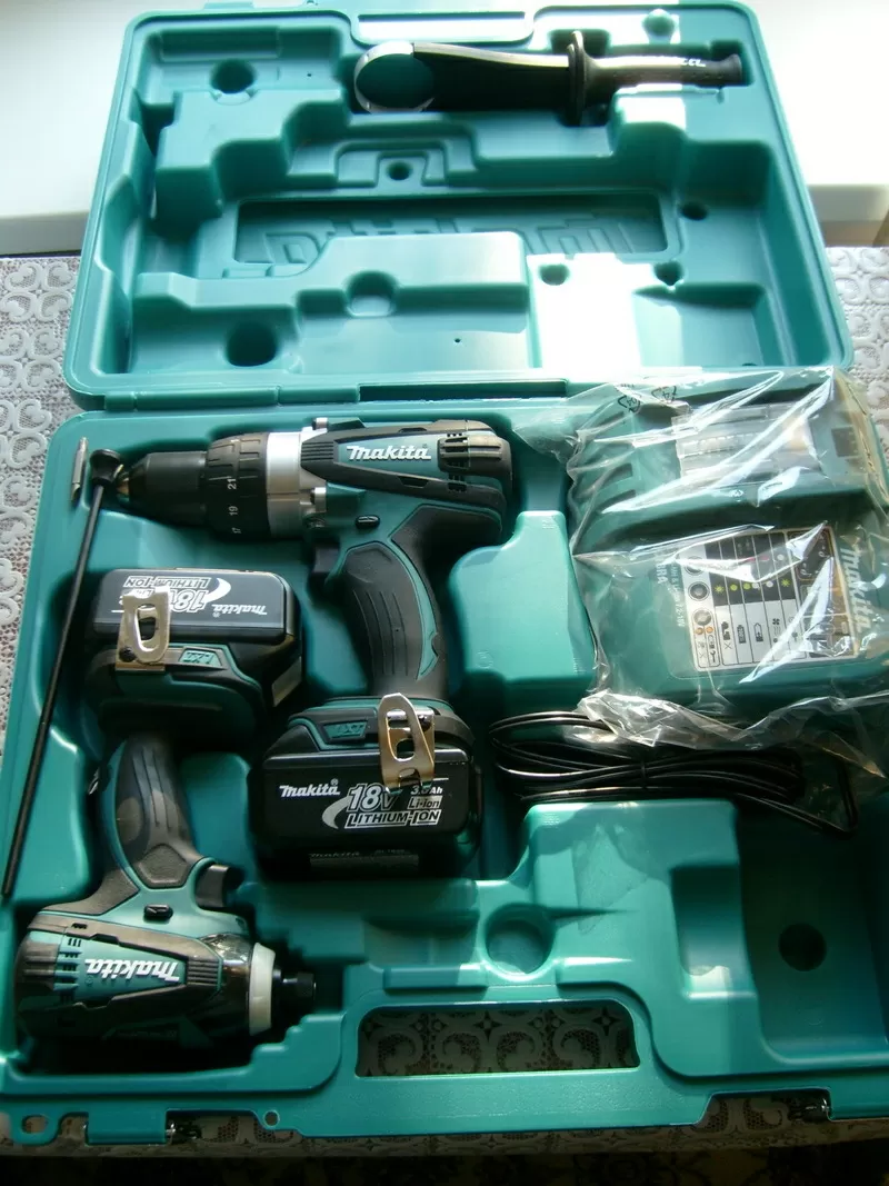 Шуруповерт и гайковерт набор Makita LXT 218