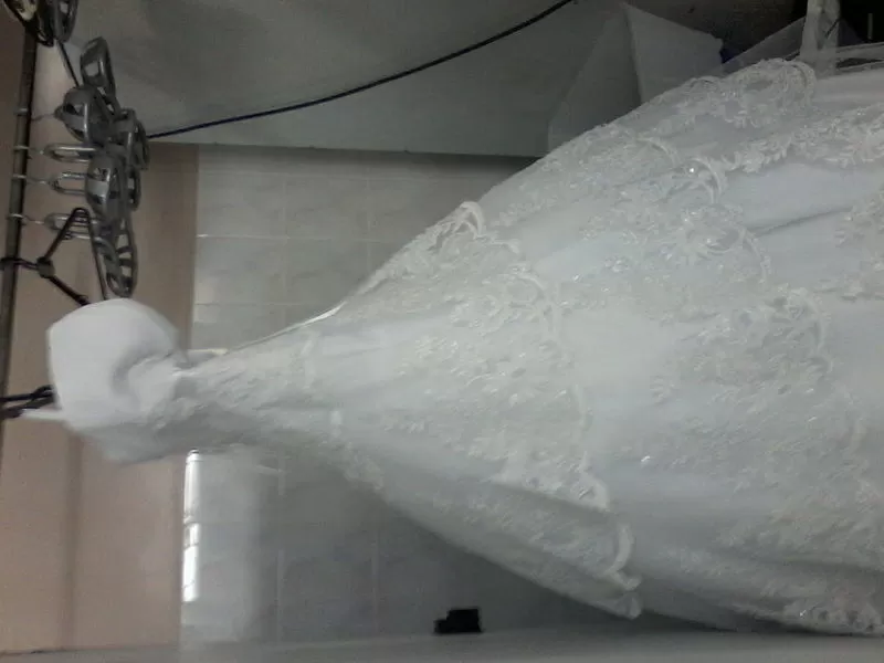 Продам красивое кружевное свадебное платье 2