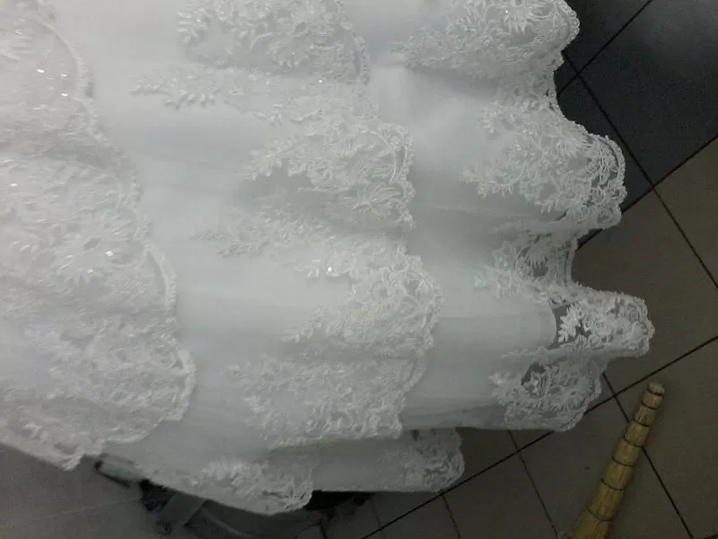 Продам красивое кружевное свадебное платье 3