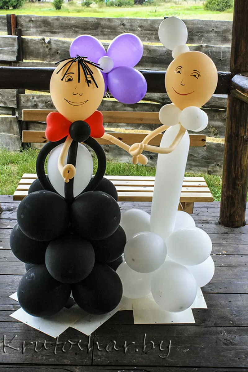 Жених и невеста из воздушных шаров