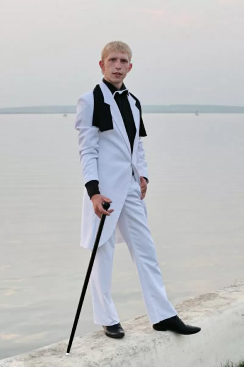 смокинг приталенный с бархатной шалькой, мужские  костюмы, фраки 7