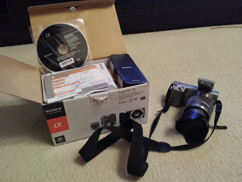 Продам фотоаппарат Sony Alpha NEX-5 и обьектив (весь комплект)