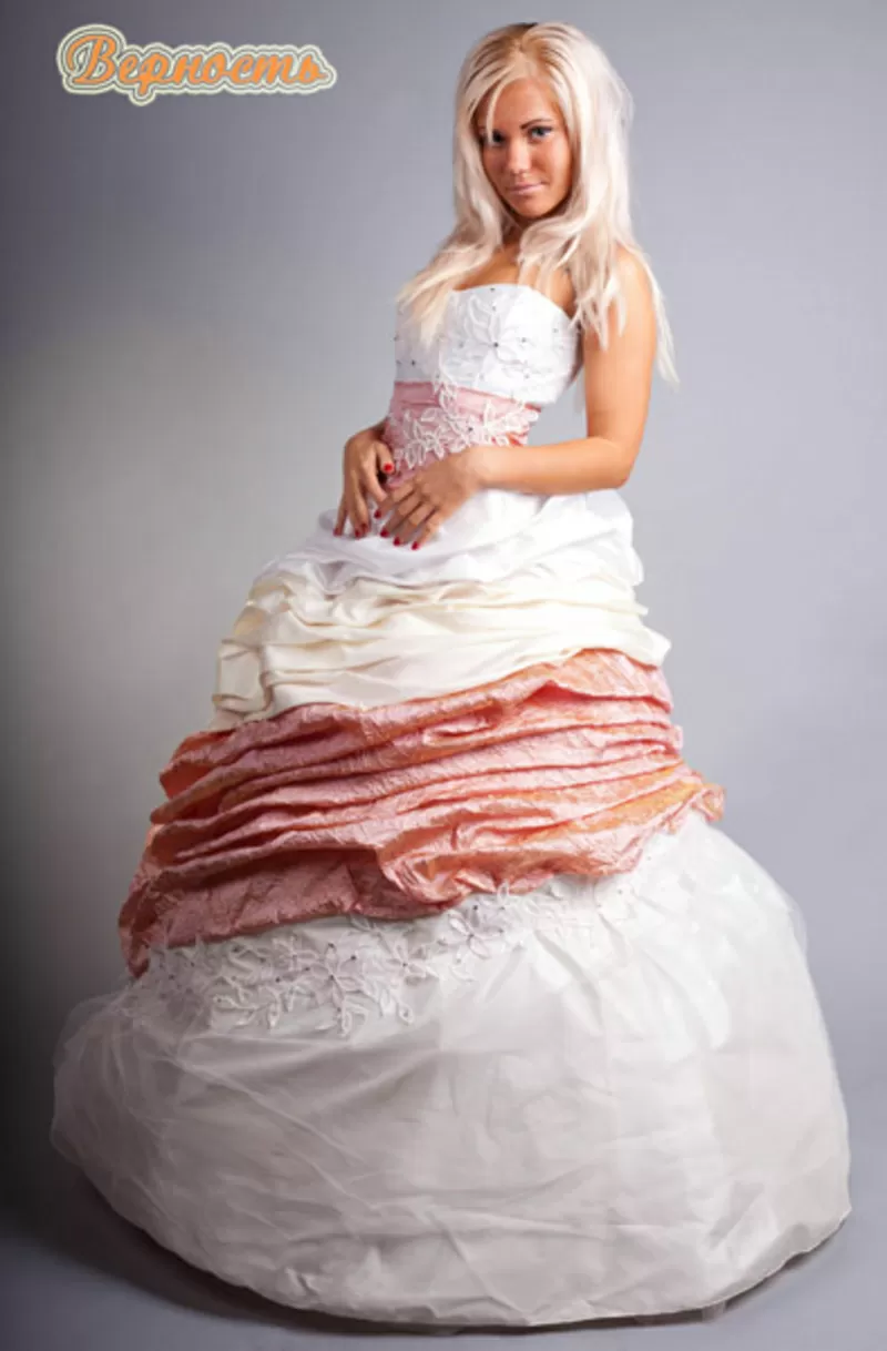 свадебные платья невесте и костюм, фрак жениху 76