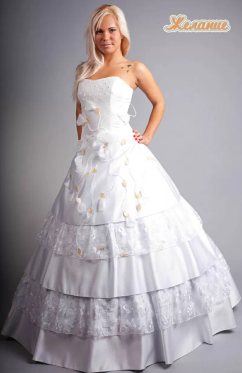 свадебные платья невесте и костюм, фрак жениху 77
