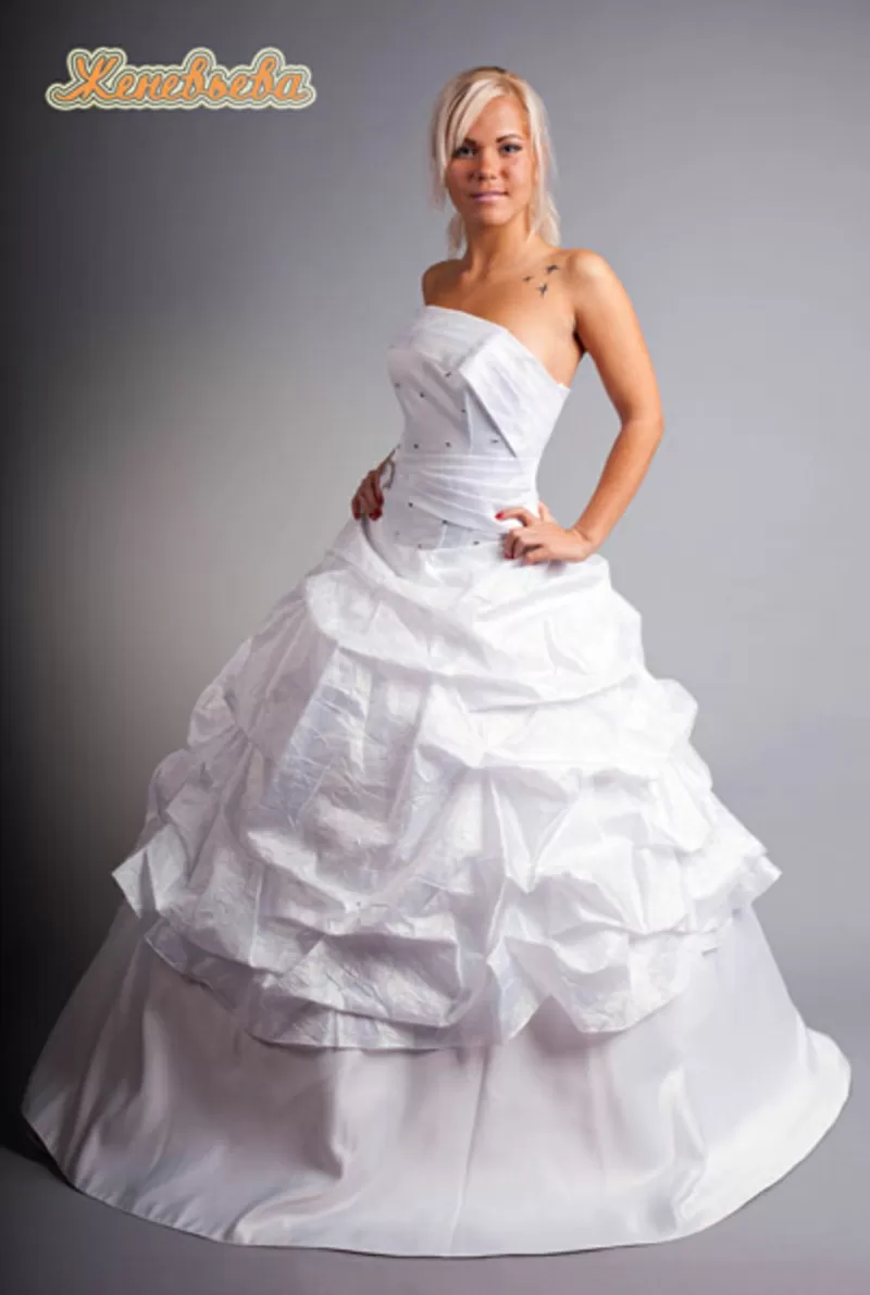свадебные платья невесте и костюм, фрак жениху 79
