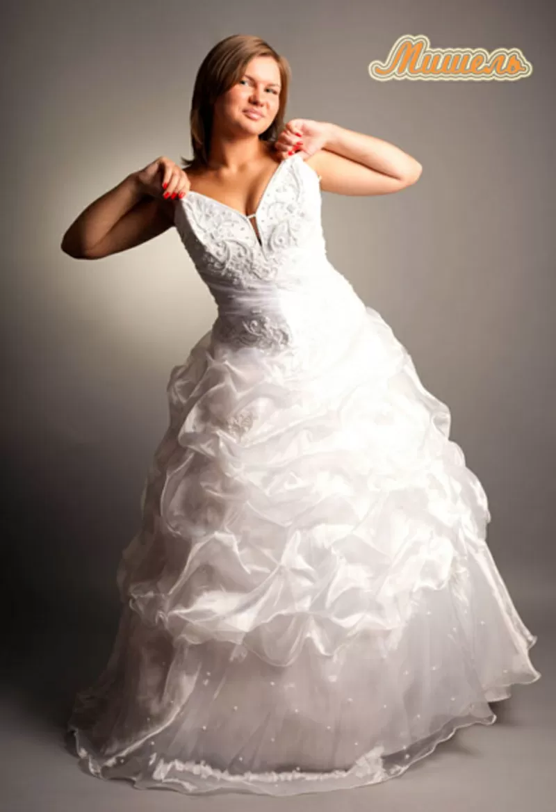 свадебные платья невесте и костюм, фрак жениху 86