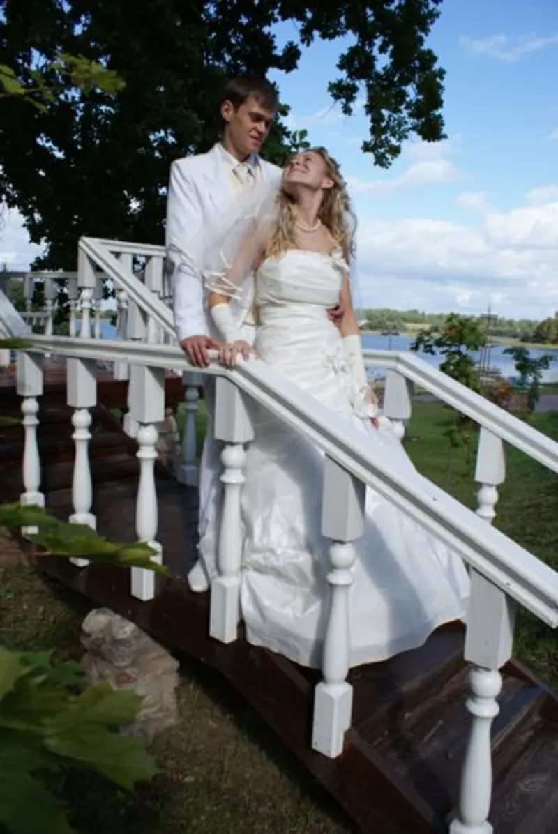 свадебные наряды -невесте платье, жениху смокинг и фрак 6