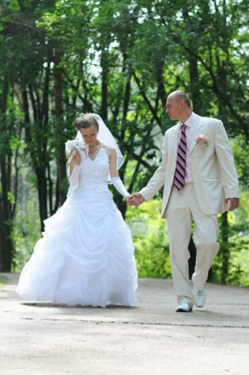 свадебные наряды -невесте платье, жениху смокинг и фрак 23