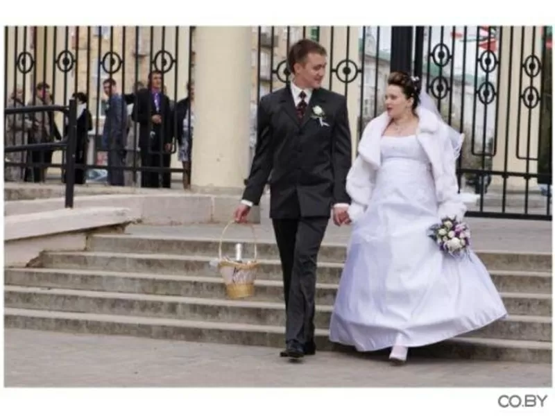 свадебные наряды -невесте платье, жениху смокинг и фрак 34