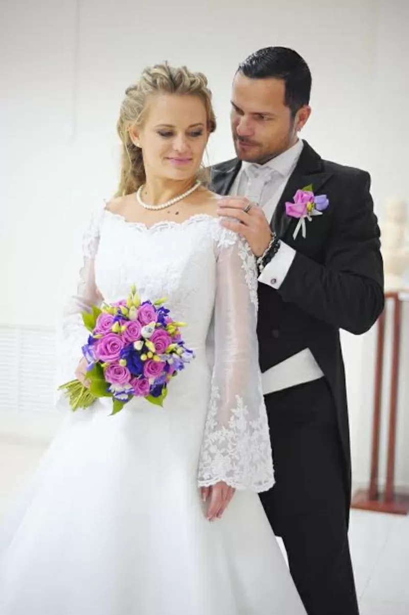 свадебные наряды -невесте платье, жениху смокинг и фрак 36