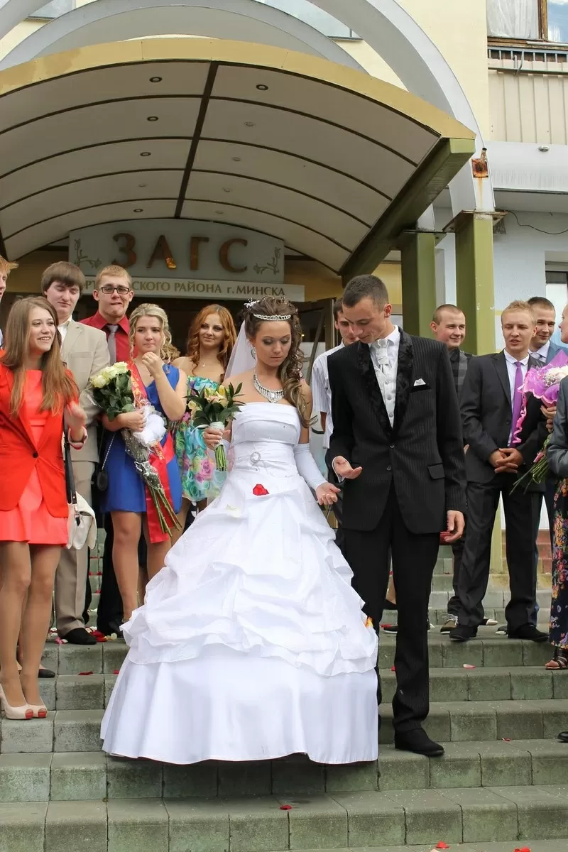 свадебные наряды -невесте платье, жениху смокинг и фрак 3