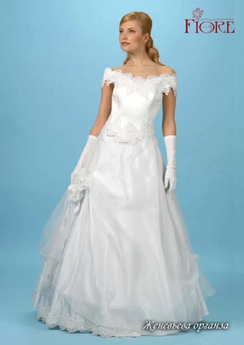 свадебные наряды -невесте платье, жениху смокинг и фрак 20