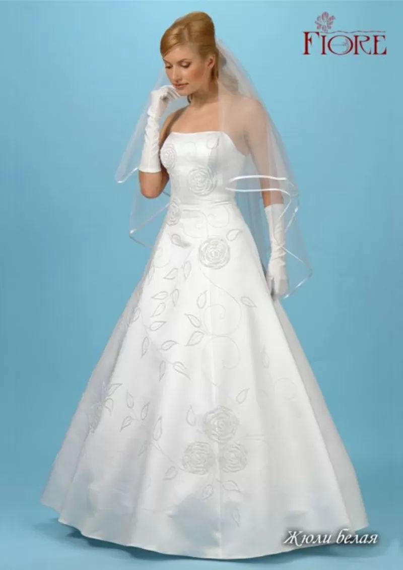 свадебные наряды -невесте платье, жениху смокинг и фрак 19