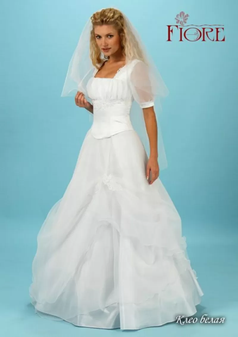 свадебные наряды -невесте платье, жениху смокинг и фрак 7