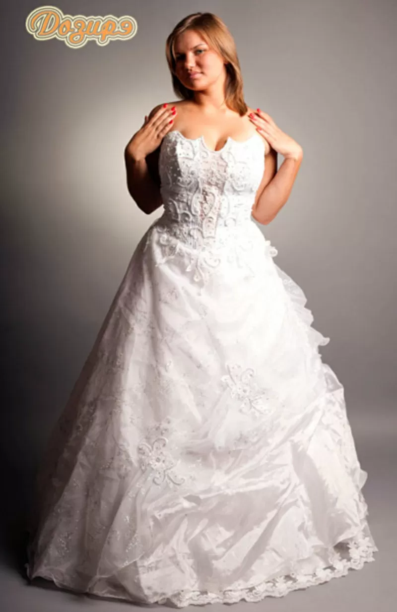 свадебные наряды -невесте платье, жениху смокинг и фрак 78