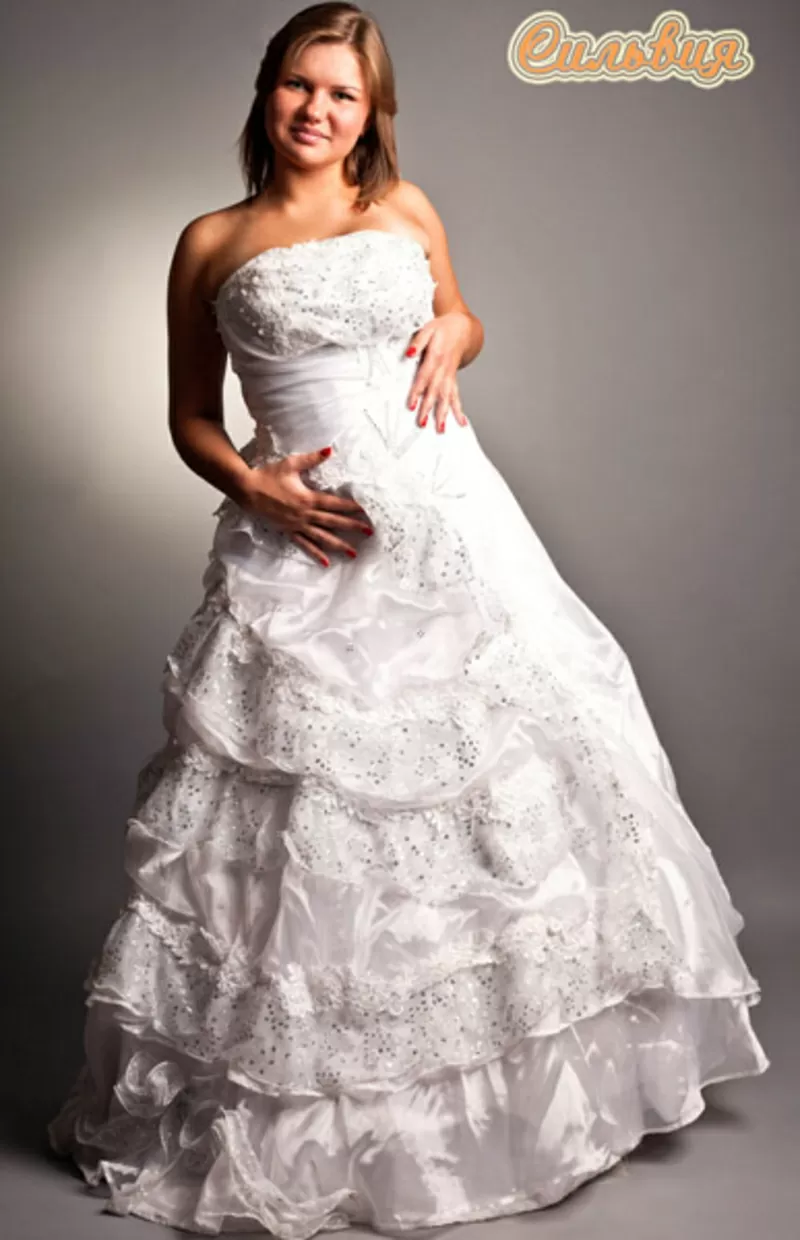 свадебные наряды -невесте платье, жениху смокинг и фрак 82