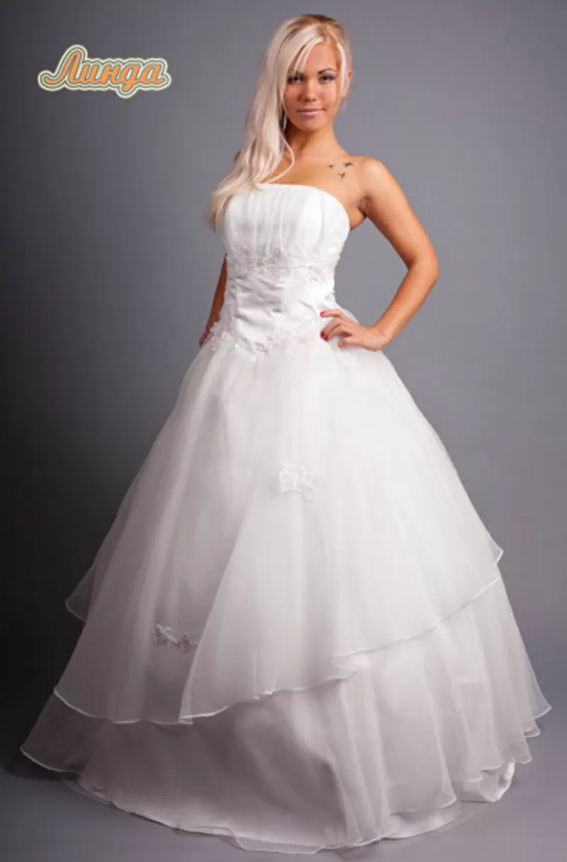 свадебные наряды -невесте платье, жениху смокинг и фрак 97