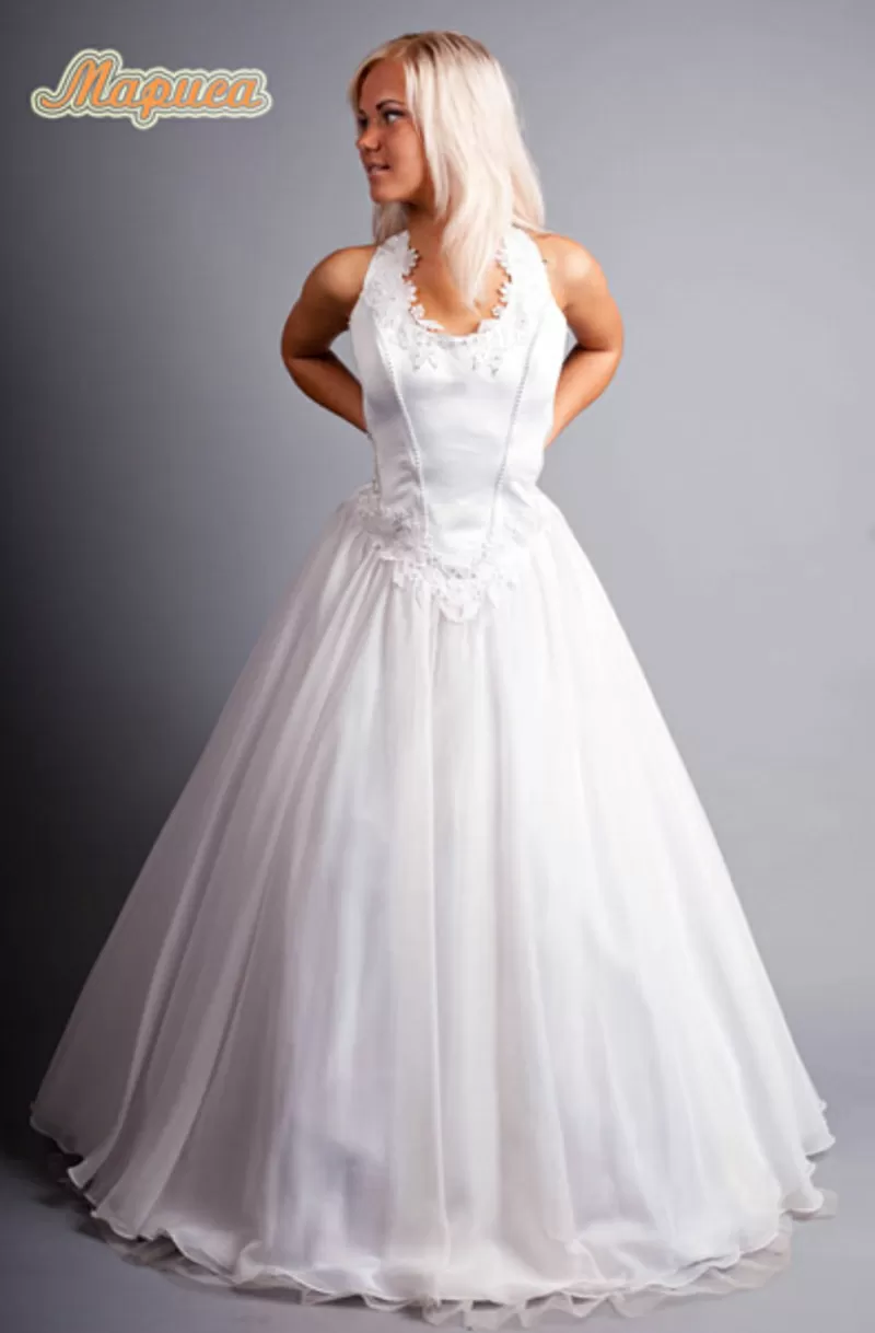 свадебные наряды -невесте платье, жениху смокинг и фрак 98