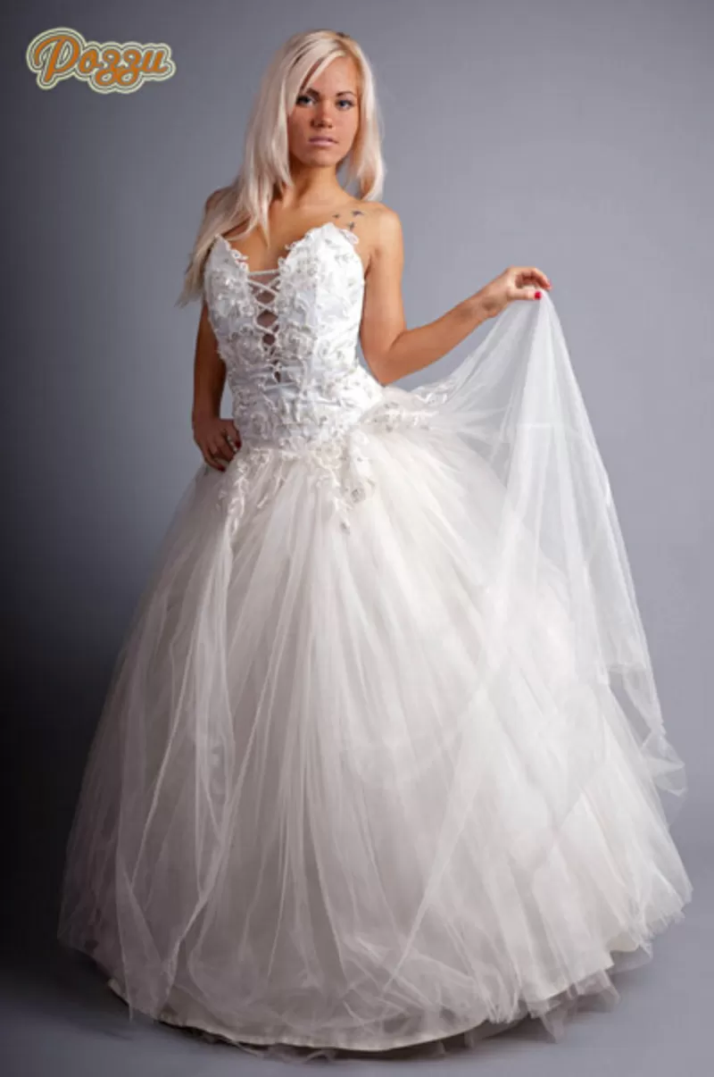 свадебные наряды -невесте платье, жениху смокинг и фрак 102