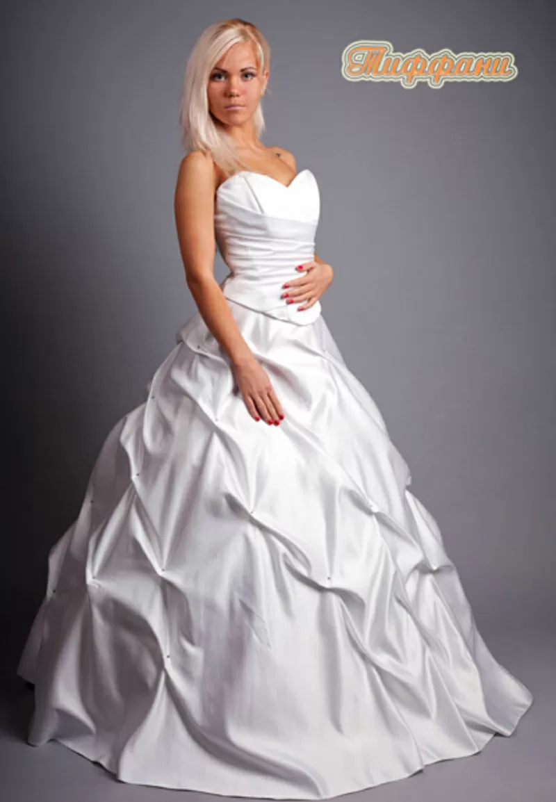 свадебные наряды -невесте платье, жениху смокинг и фрак 104