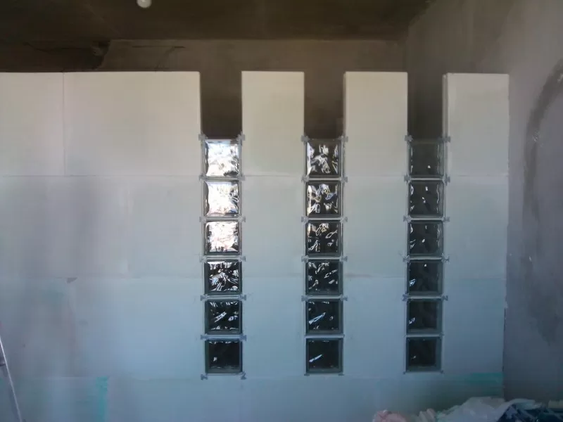 кладка гипсовых пазогребневых плит и газосиликатных блоков кирпича   2