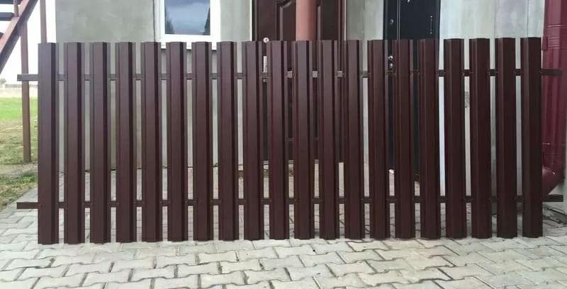 Забор из металлического штакетника 2