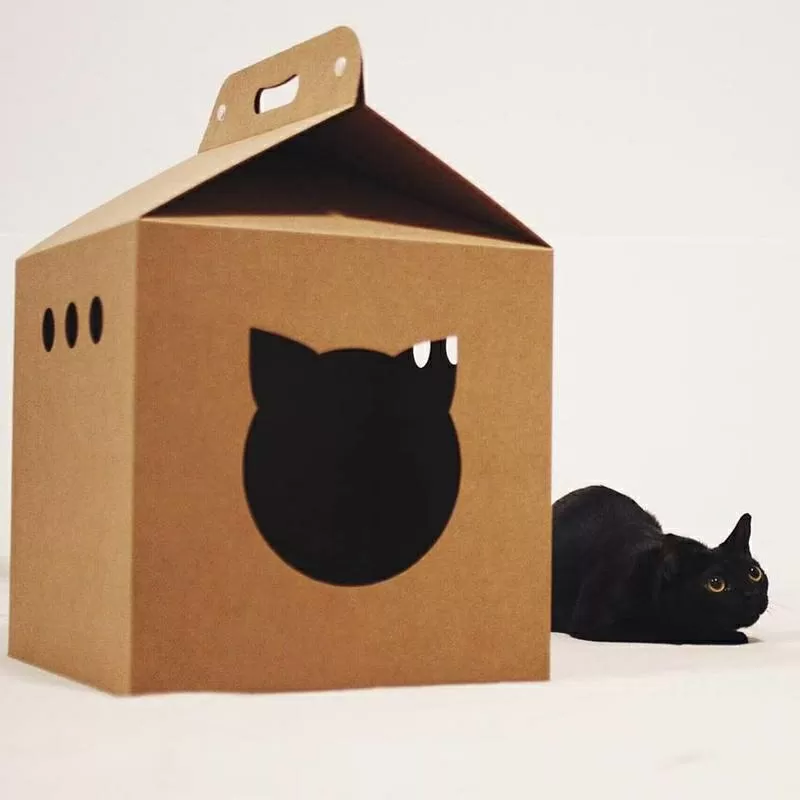 Сделать домик для кошек из коробок. Домик для кошки из картона. Картонные домики для котов. Картонный дом для кошки. Коробка для кошки.