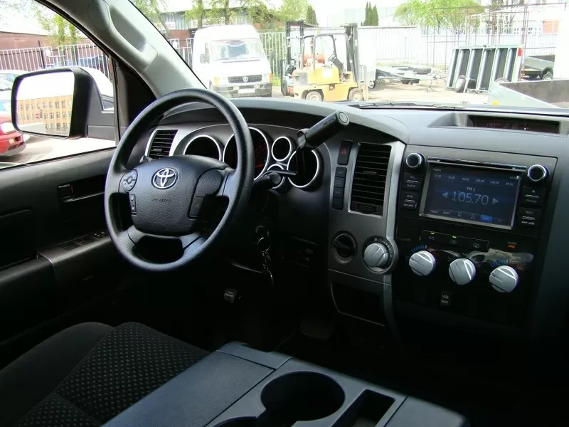 Toyota Tundra Double Cab 4WD 9