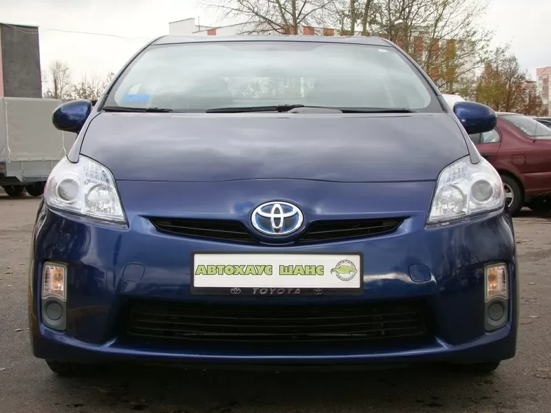 Идеальный суперсовременный Toyota Prius Hybrid 9