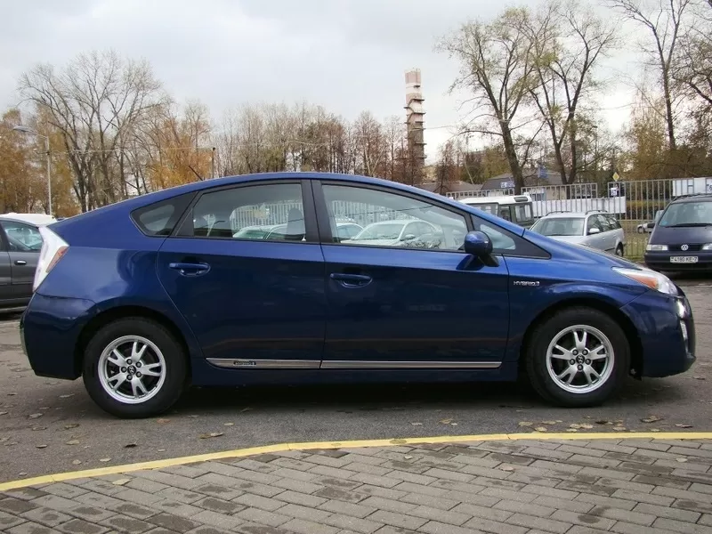 Идеальный суперсовременный Toyota Prius Hybrid 7