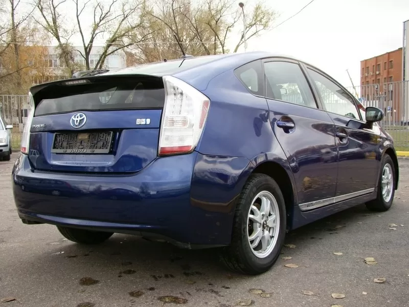 Идеальный суперсовременный Toyota Prius Hybrid 8