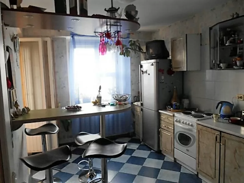 Бурдейного 37..Однокомнатная квартира с ремонтом и кухней возле метро 