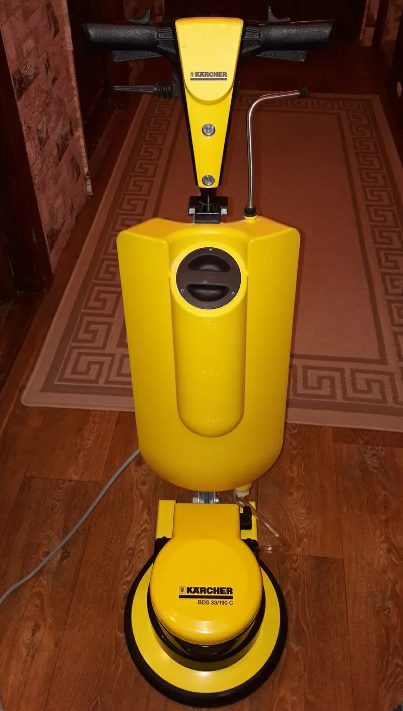 Однодисковая машина для стирки ковров Karcher BDS 33/190 C с баком 