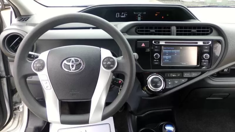 Toyota,  Prius C,  2016 2