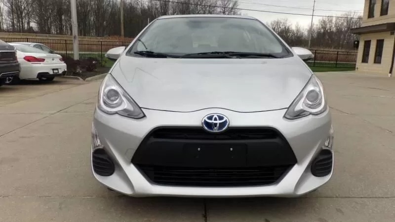 Toyota,  Prius C,  2016 9