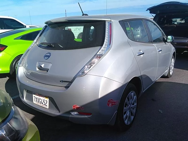 Серый Nissan Leaf S 2017 4