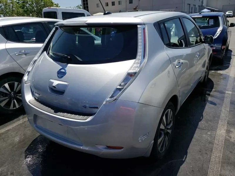 Nissan Leaf SV,  2017,  серый 2