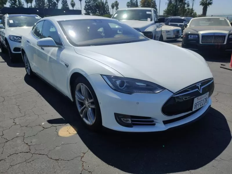 Tesla,  S 60,  2014,  белый. Запас хода от 350 км 8