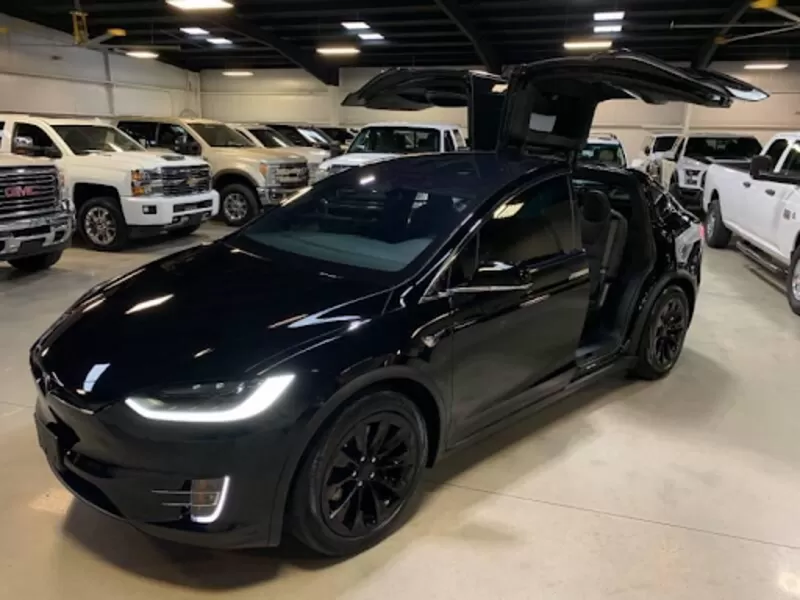 Tesla,  X 75D,  2015. Запас хода от 400 км. 3