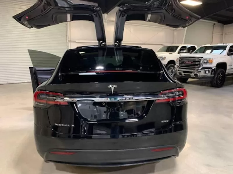 Tesla,  X 75D,  2015. Запас хода от 400 км. 8