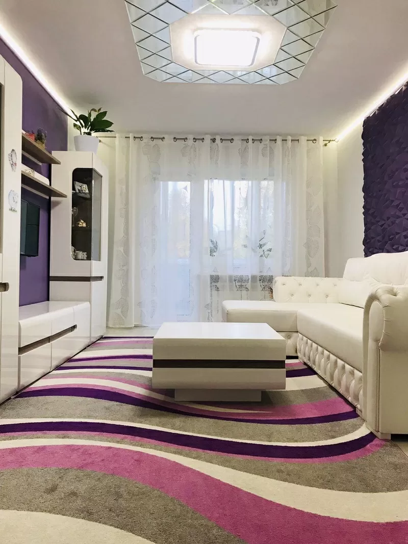 Продается 3-комнатная квартира в центре Минска,  ул. Сторожовская,  8  3