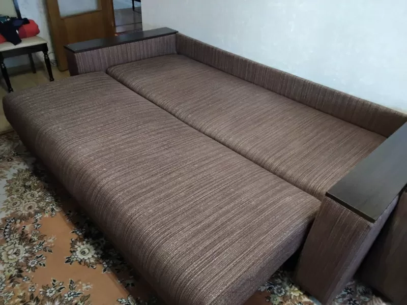 Продам недорого диван с креслом  3