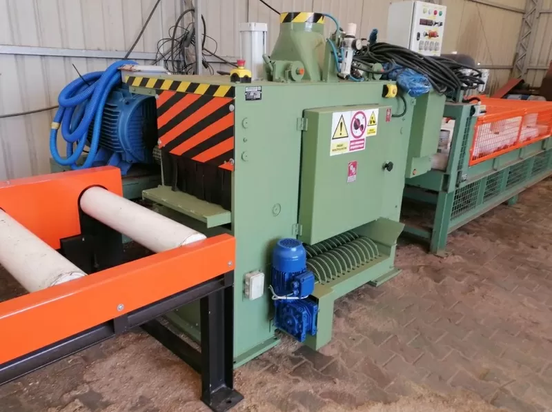 Многопильная линия для раскроя с центрирующим столом и выгрузкой досок