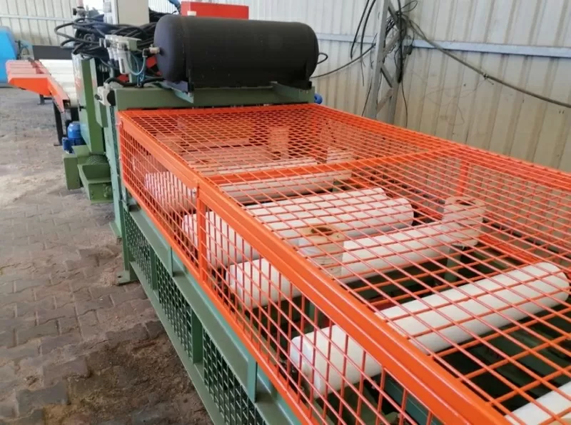 Многопильная линия для раскроя с центрирующим столом и выгрузкой досок 4