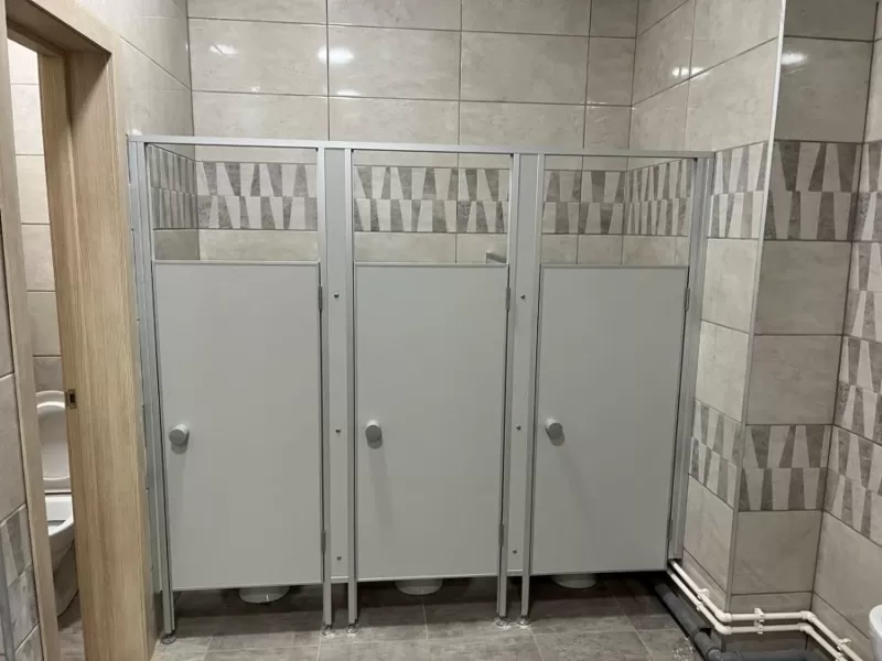 Офисные,  сантехнические и душевые перегородки из ПВХ,  алюминия и ДСП 5